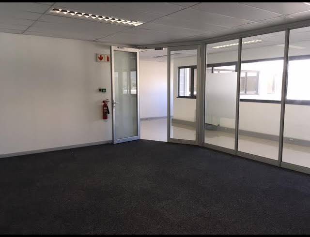 116M² OFFICE TO LET IN PINELANDS